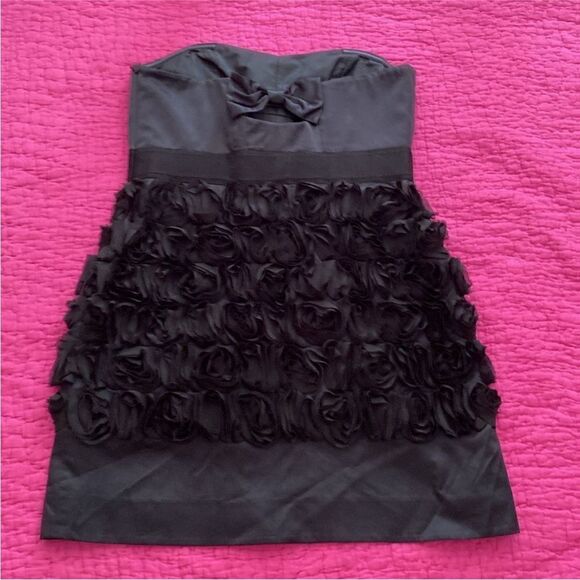 PhoebeElegant Black Strapless Dress with Floral Details, US12 - Picture 6 of 10